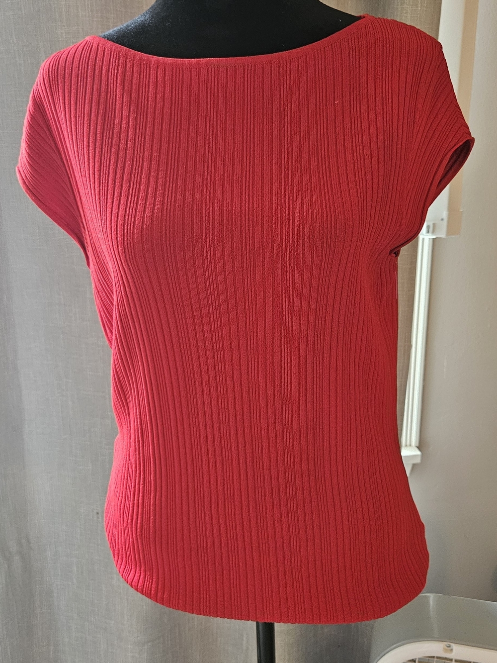 Jones New York Red Ribbed Boatneck Short Sleeve Top